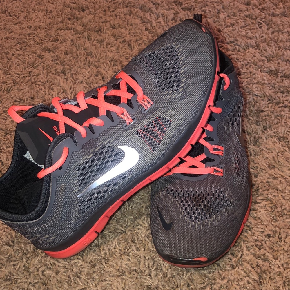 Nike free runs size 7.5